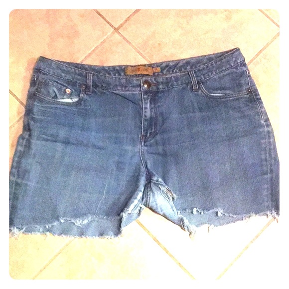 Seven7 Pants - SEVEN7 💋 DENIM JEAN CUT OFF SHORTS Women’s 24W